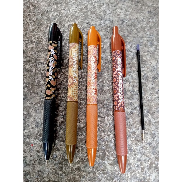 

bolpoint motif batik type cetek bisa diukir nama langsung jadi, bisa request custom beda- beda nama