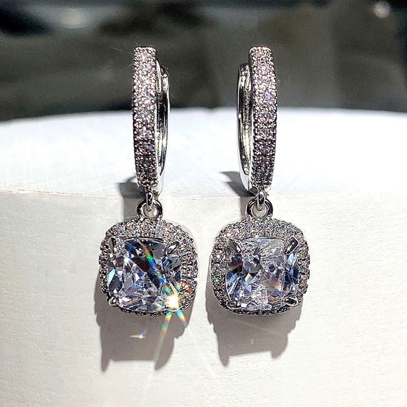 Anting Menjuntai Hias Batu Putih Warna Silver Gaya Klasik Untuk Wanita