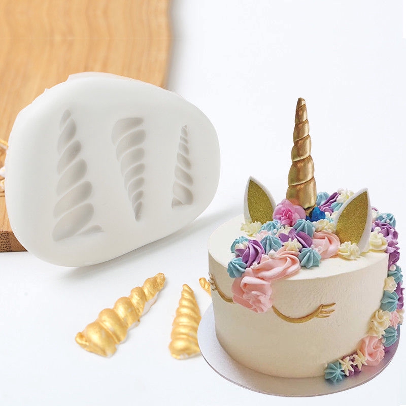 Cetakan Kue / Coklat Bentuk Unicorn 3D Bahan Silikon Warna Pelangi Untuk Dekorasi