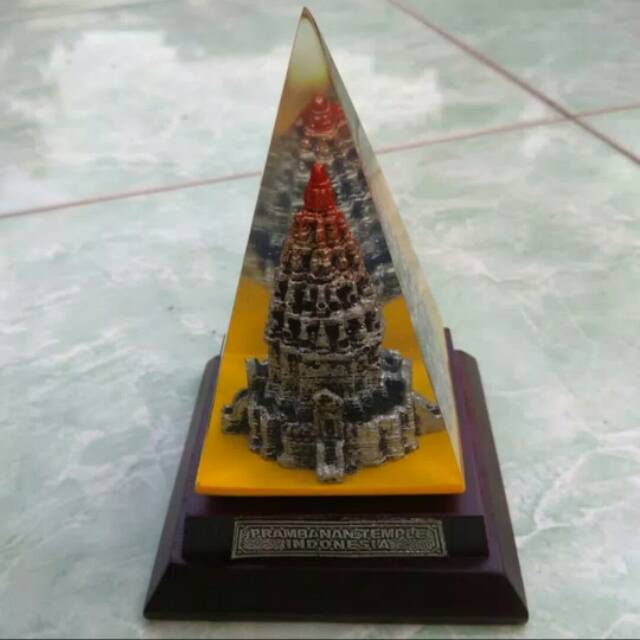 MINIATUR CANDI PRAMBANAN FIBERGLASS KRISTAL LIMAS BESAR 10×10×14cm
