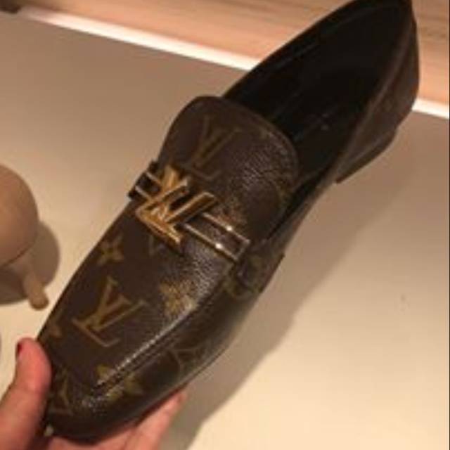 LV shoes ORI store (booked)