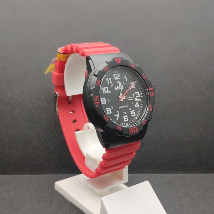 QQ QNQ Q&amp;Q Original Jam Tangan Pria Analog - qq VR18J 013ori - Straps Rubber Merah Anti Air