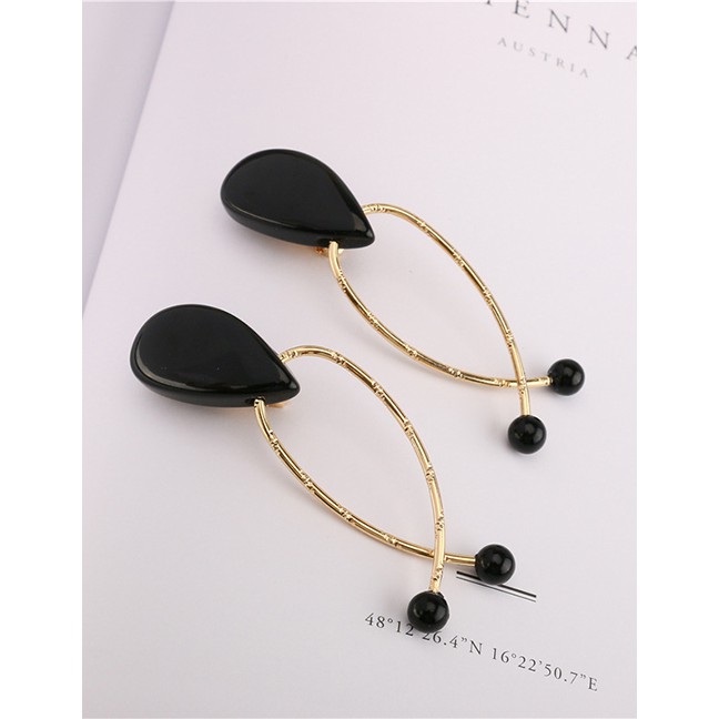 LRC Anting Jepit Fashion Black Acrylic Geometric Earrings D55161