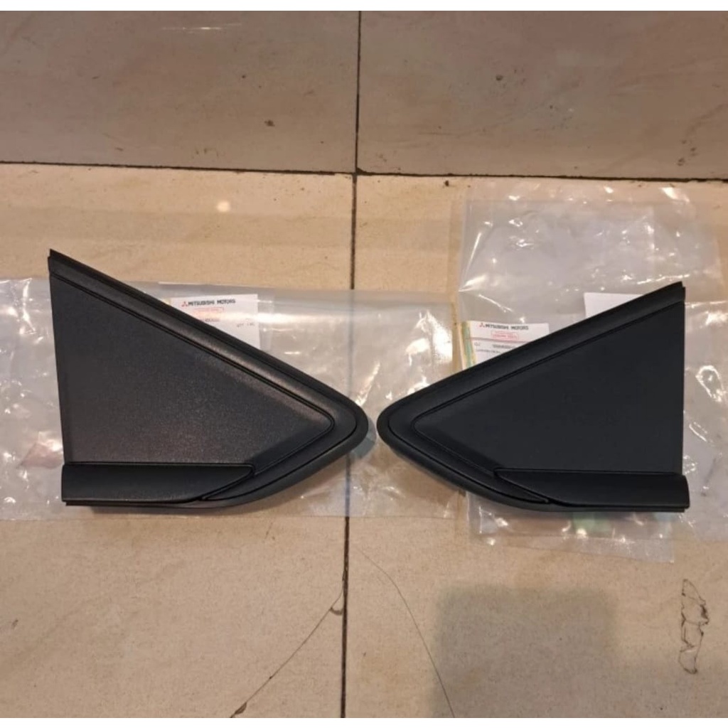 Garnish Tutup Cover Segitiga Spion Luar Samping Pintu Original Asli Mitsubishi Xpander Expander