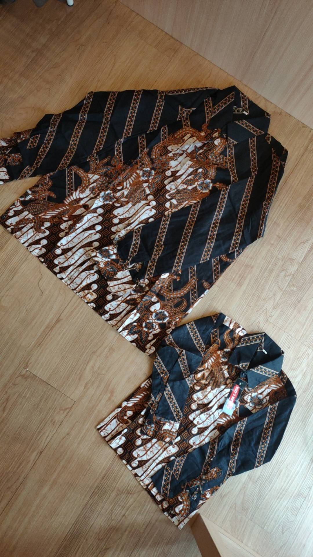 Couple Batik Keluarga Anak Ayah Dan Ibu / Atasan Batik Lengan Panjang / Kemeja Batik Pria Dan Wanita