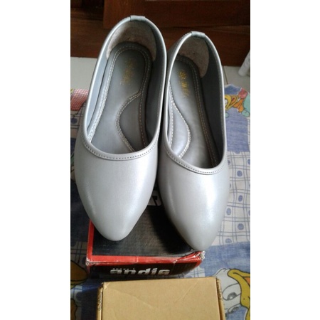 (PRELOVED) SEPATU ANDIS FLATSHOES WANITA ABU NO 39