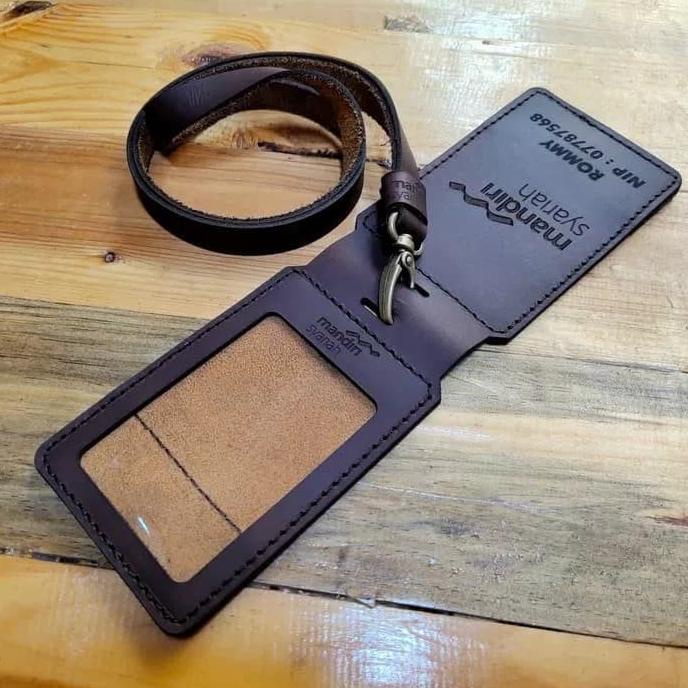 

[[COD]] ID CARD HOLDER KULIT COSTUM NAMA & LOGO MODEL LIPAT DUA PAKE MAGNET TERBATAS Kode 984