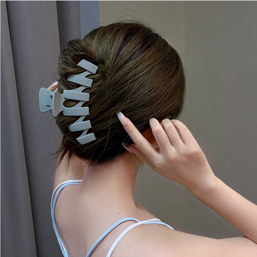 Korean Large Hair Claws Elegant Matte Hairpin Barrette For Women Fashion Ponytail Holder Hair Accessories