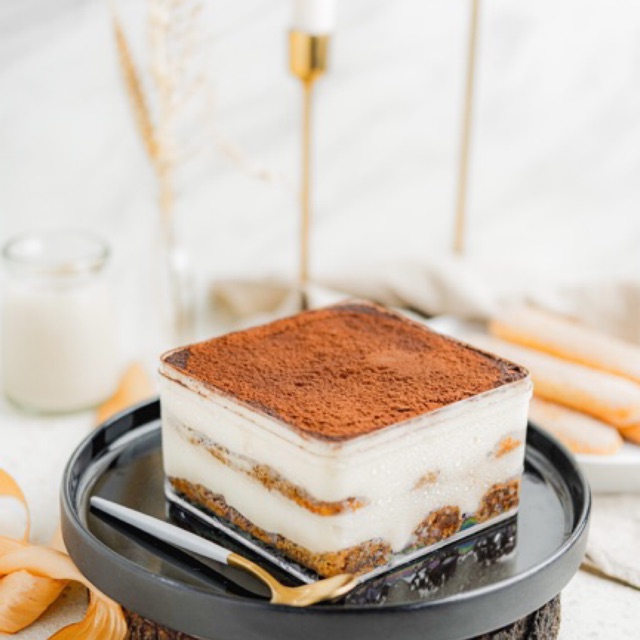 

TIRAMISU DESSERT BOX ( FITRI SALHUTERU APPROVE! )