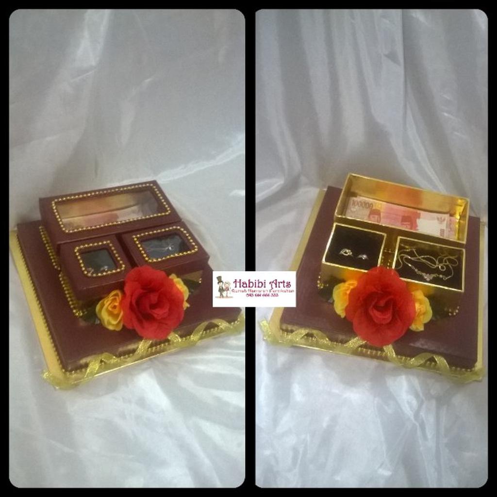 Kotak mahar uang, cincin dan perhiasan