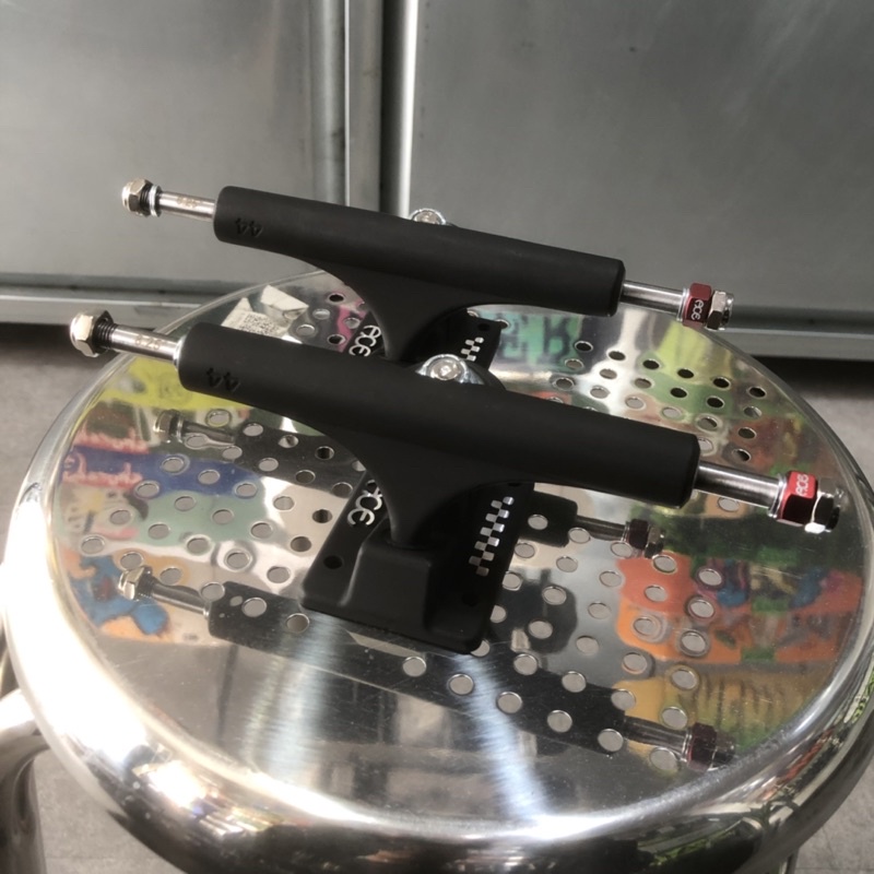 ACE AF1 Matte black trucks 44