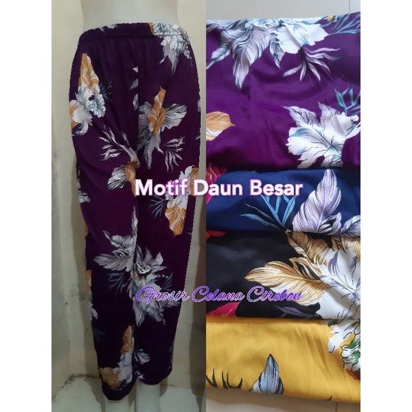 Celana Motif Daun Besar