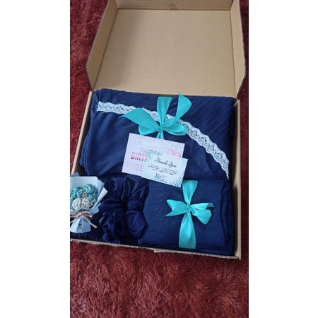 TERLARIS HAMPERS MUKENA PLISKET HIJAB SEGIEMPAT FREE BUKET BUNGA