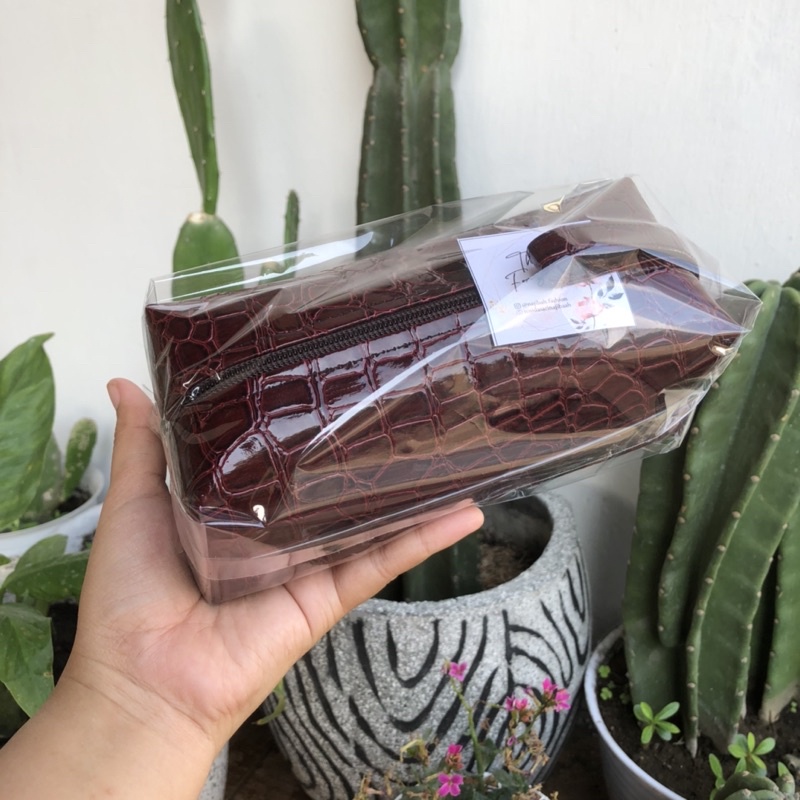 pouch kosmetik kulit buaya sintetis