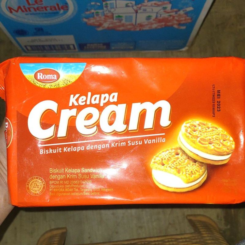 Kelapa Cream - Biskuit Kelapa Dengan Krim Susu Vanila- ROMA