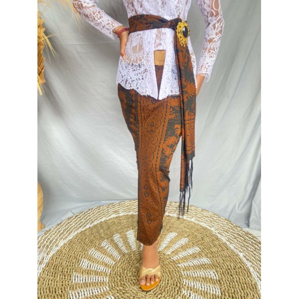 Kebaya Bali By Ani Kamen Jadi Denim Strait + Selendang