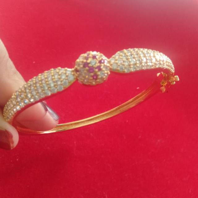 Gelang permata merah