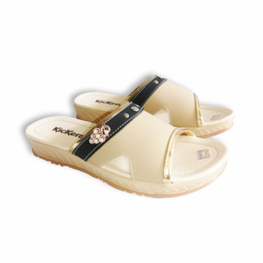 Sandal Wanita Widges Kickers Krem Terbaru 2021- Sandal Widges Wanita Kickers- Sandal Selop Wedges