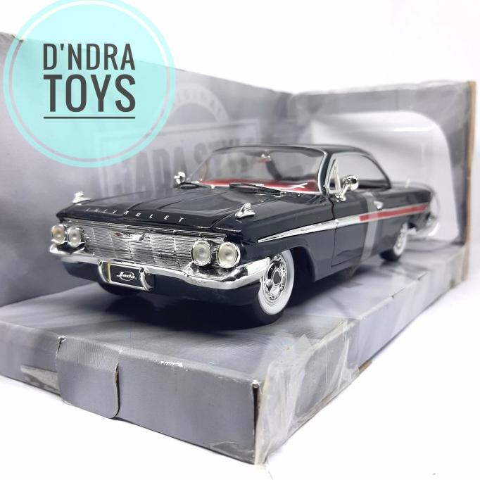 Diecast Mobil Klasik 1961 Chevy Impala Die-Cast Metal Jada 1:24