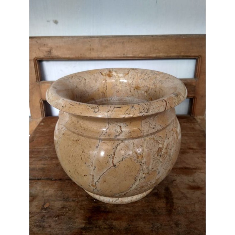 Pot Marmer Kekuningan