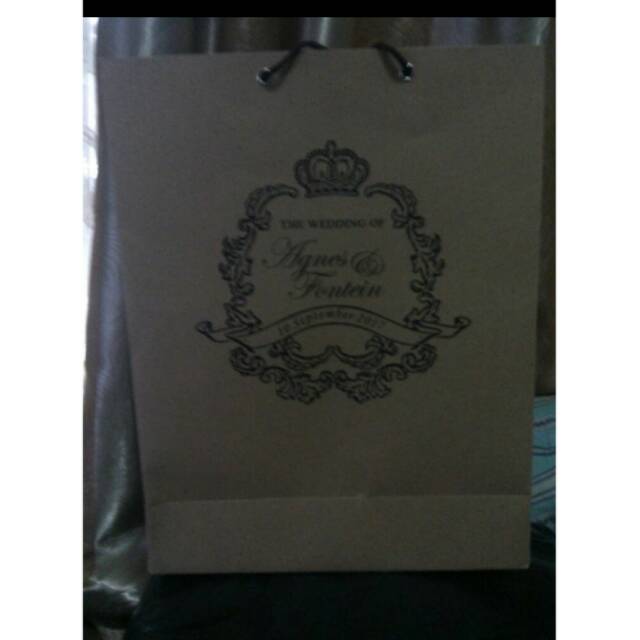 

Paperbag tali uk.25x10x30 cm + sablon hitam 1 sisi