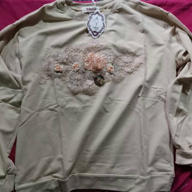 Atasan import bahan adem LD 110cm,,brand tibesi,,bunga timbul yah 3D