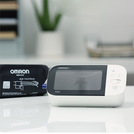 Tensimeter Digital Omron HEM-7361T / HEM 7361 T dengan Koneksi Bluetooth