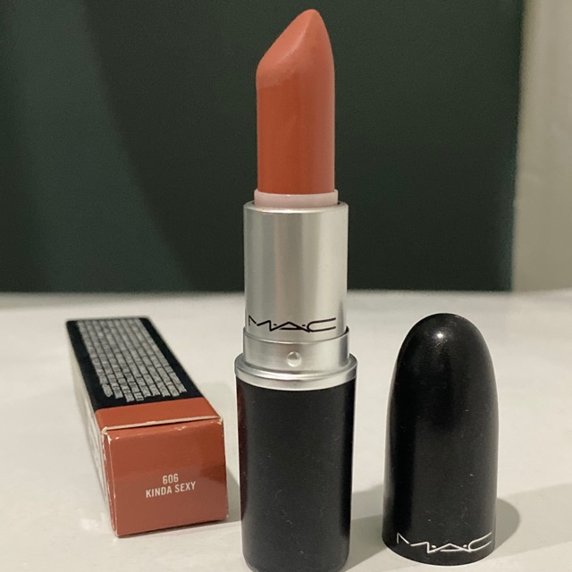 MAC lipstik shade 606 Kinda Sexy