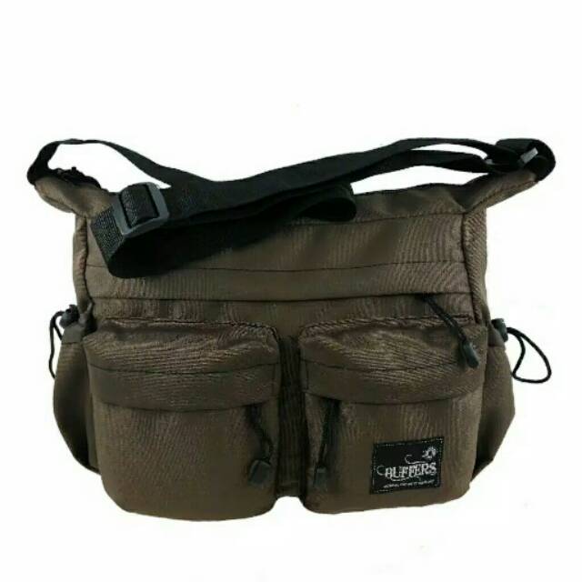 Tas slempang berkualitas / banyak saku