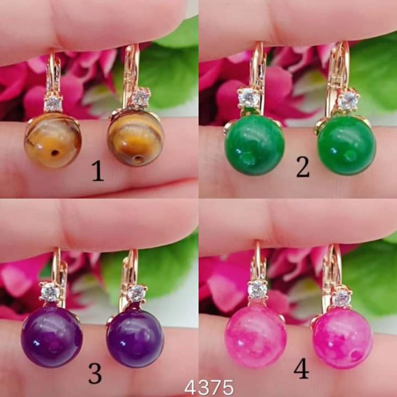 Anting batu giok