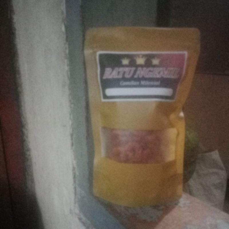 

RATU NGEMIL pangsit pedas original lezaaaaat....