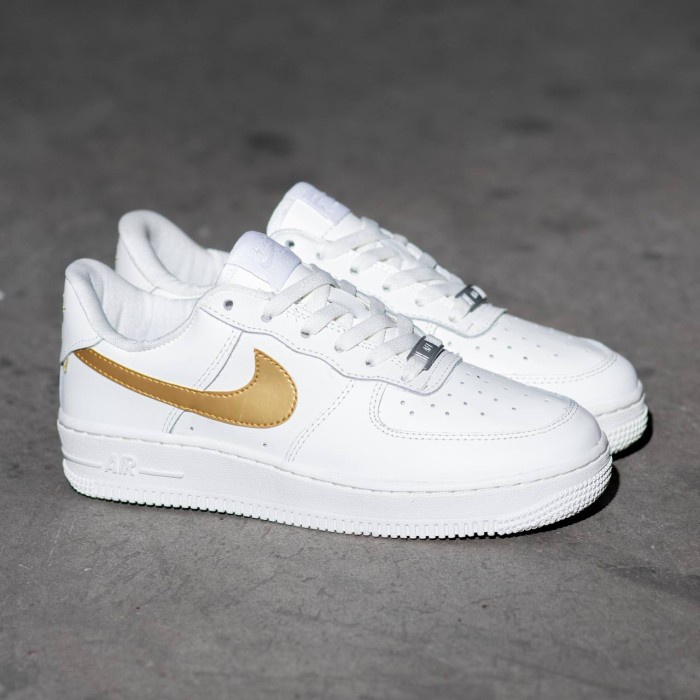 Jual Sepatu Nike Air Force 1 Low Original Full White Swosh Gold Termurah Shopee Indonesia 6227