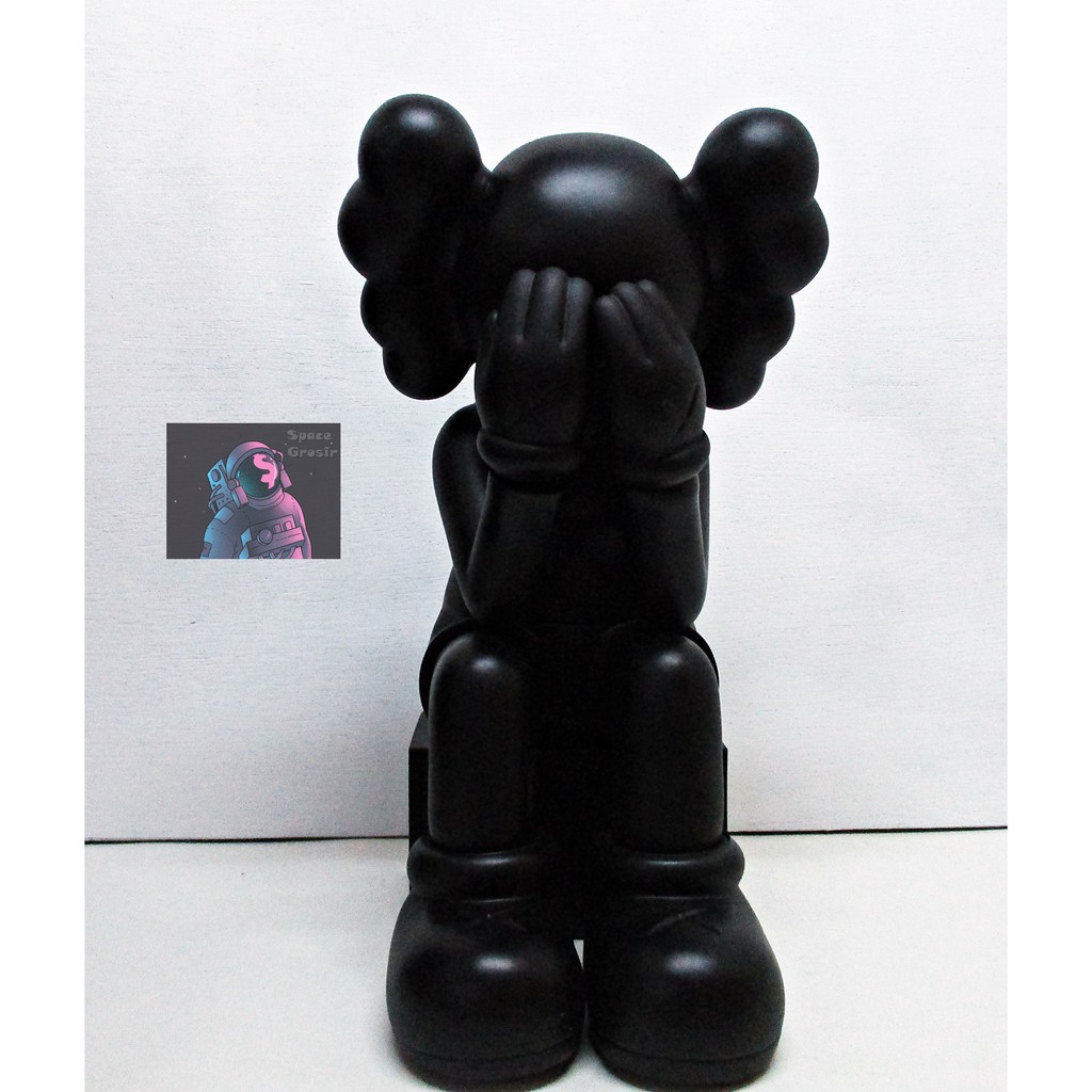 Action Figure Kaws Companion Passing Through 07 Black