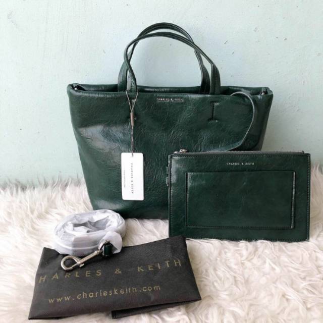 Tas wanita Charles & Keith