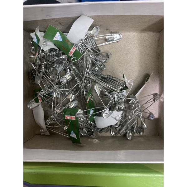 peniti / safety pins isi 12