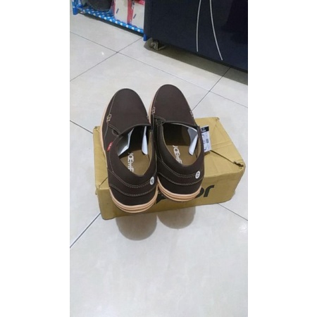 Sepatu JOEMEN