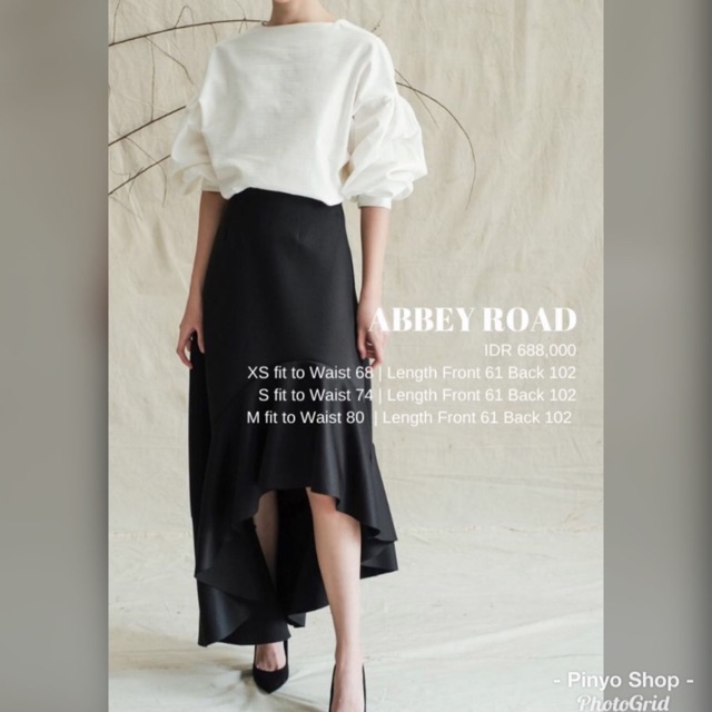 novere Abbey road skirt size M mrek Novere