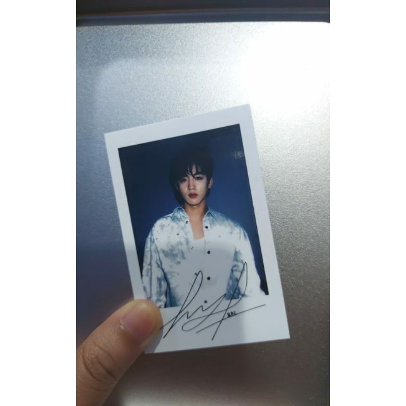 sign polaroid yohan