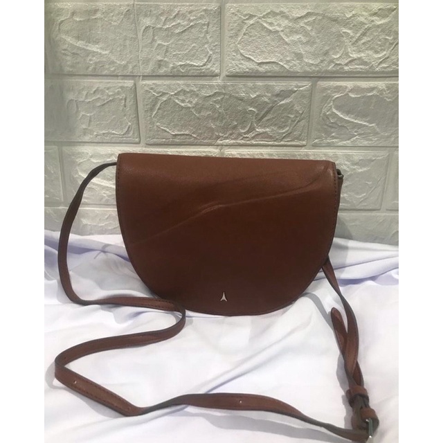 Sling bag / tas selempang ELLE Preloved