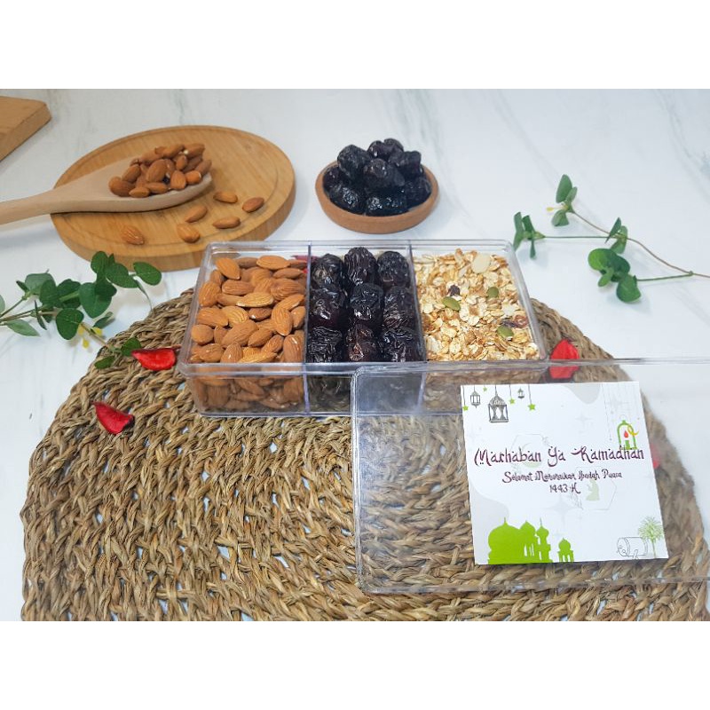 

Hampers / Parcel Ramadhan / Paket Sekat 3 H (Kurma Ajwa, Almond, Granola)