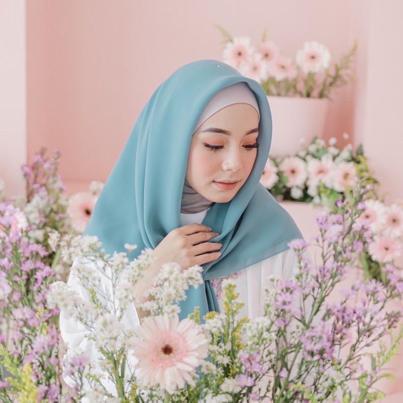 HIJAB BELLA SQUARE / SEGIEMPAT POLLYCOTON / POTTON SENJA-BELLA Wardah
