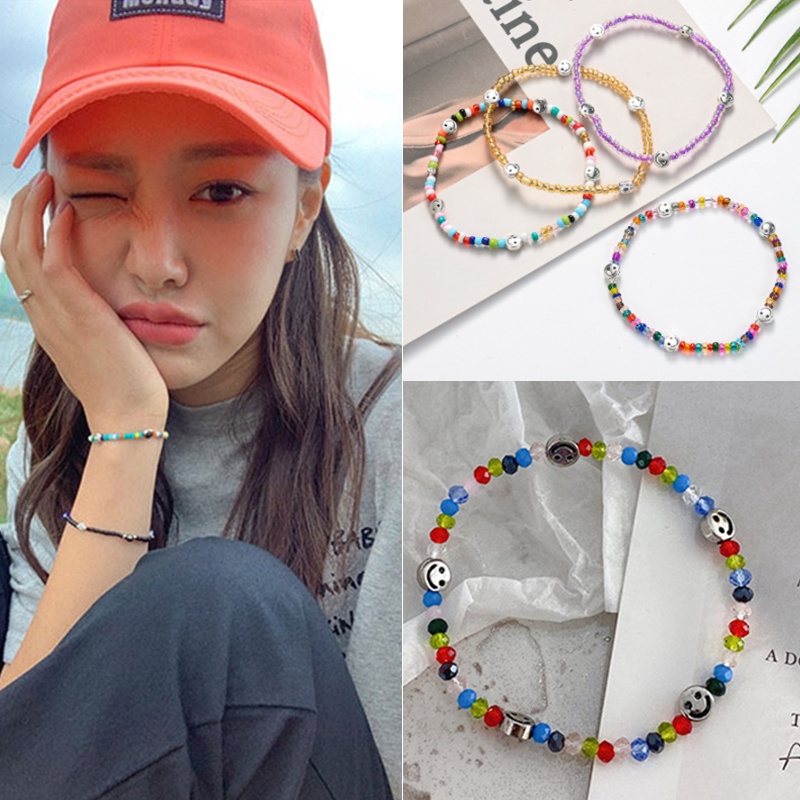 Gelang Tangan Manik-Manik Motif Smiley Face Warna Permen Beige Ala Korea / Retro Untuk Wanita