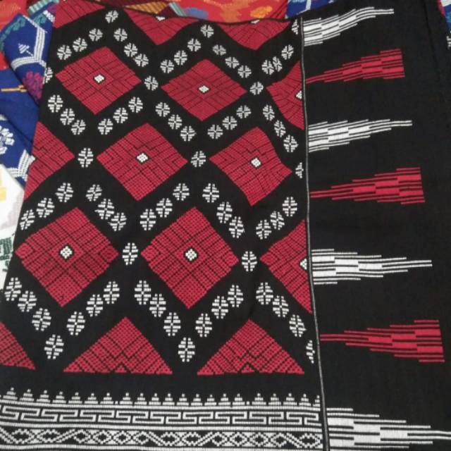 Songket kain tenunan Lombok