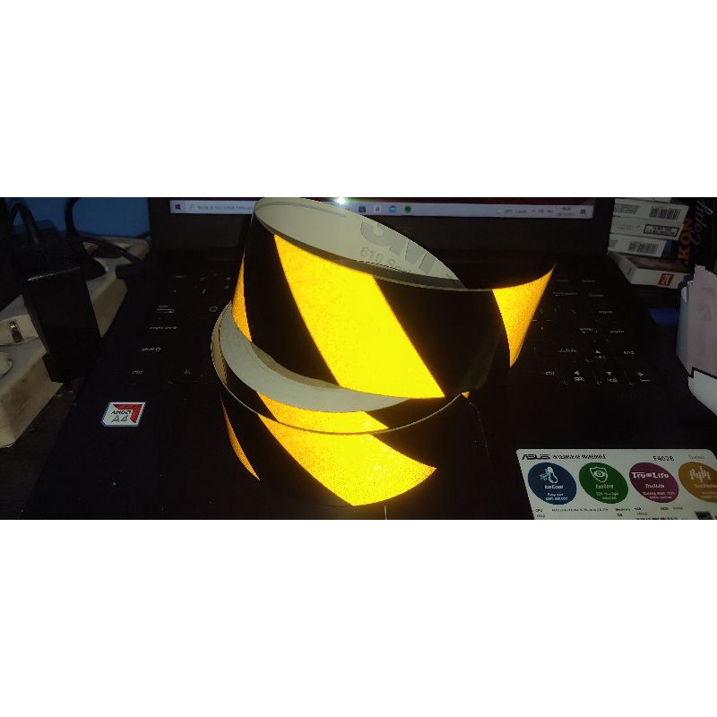 

Stiker Refletive 3M 610 Kuning/Hitam 5cm x 1Mtr