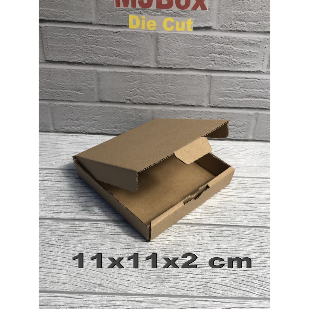 

Kardus uk. 11 X 11 X 2 cm....Die Cut karton box untuk Kotak Aksesoris dll model box pizza