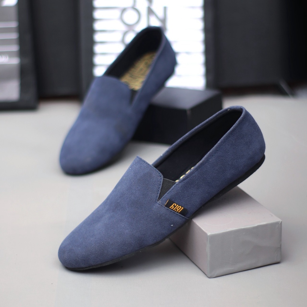 MOLK Sepatu Slip On Pria Casual Kulit Sintetik Slop Hitam Cowok Trendy Simple Original Footwear