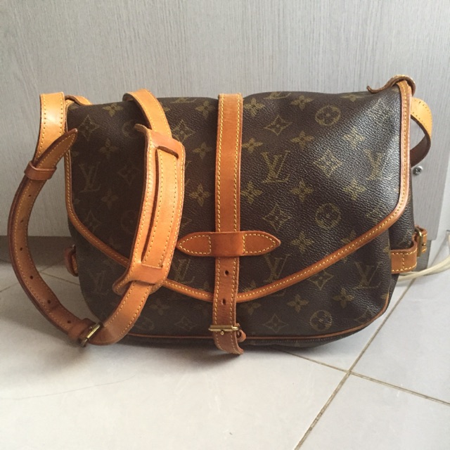 SOLD LV Louis Vuitton Saumur