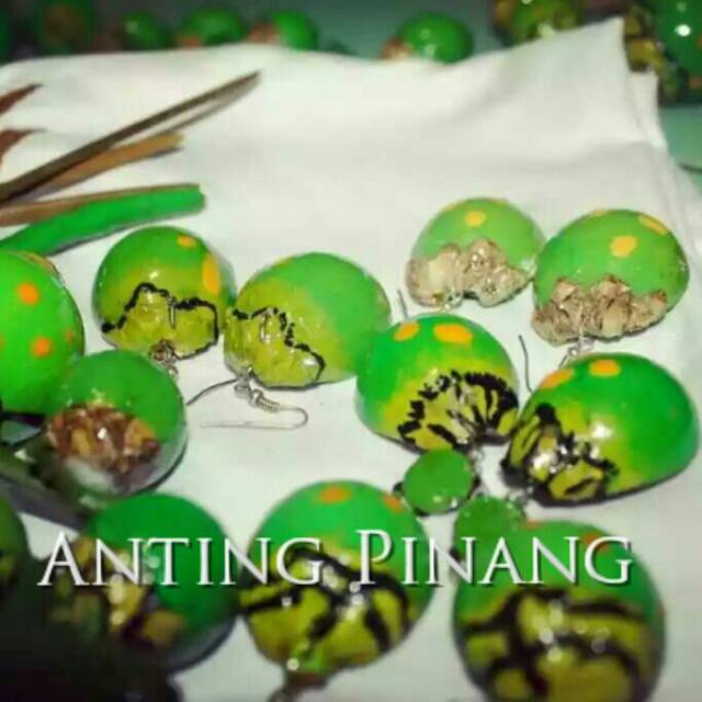 Anting imitasi buah pinang