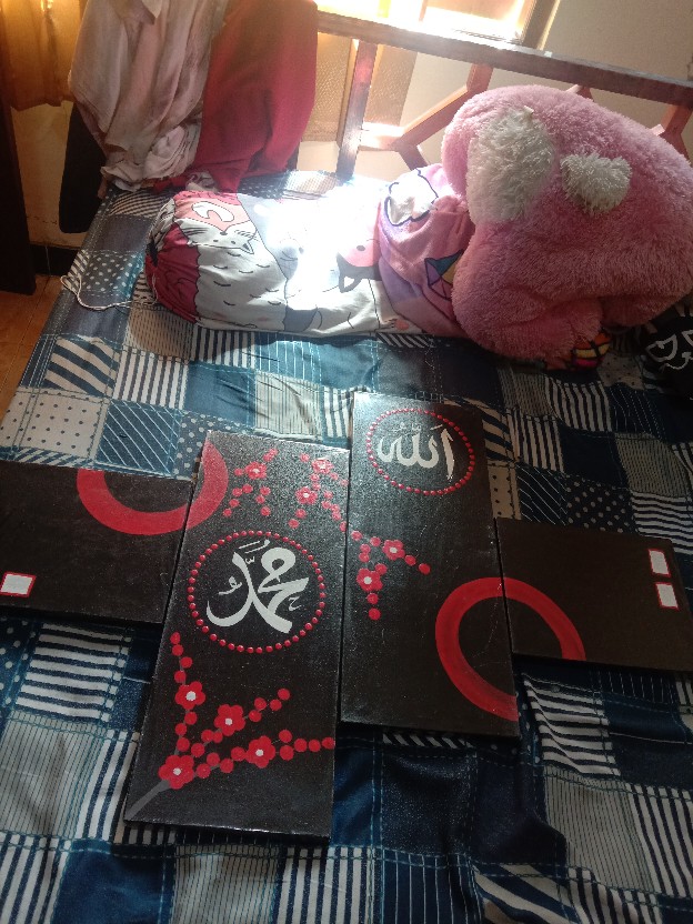 Kaligrafi Minimalis - Dan Merah