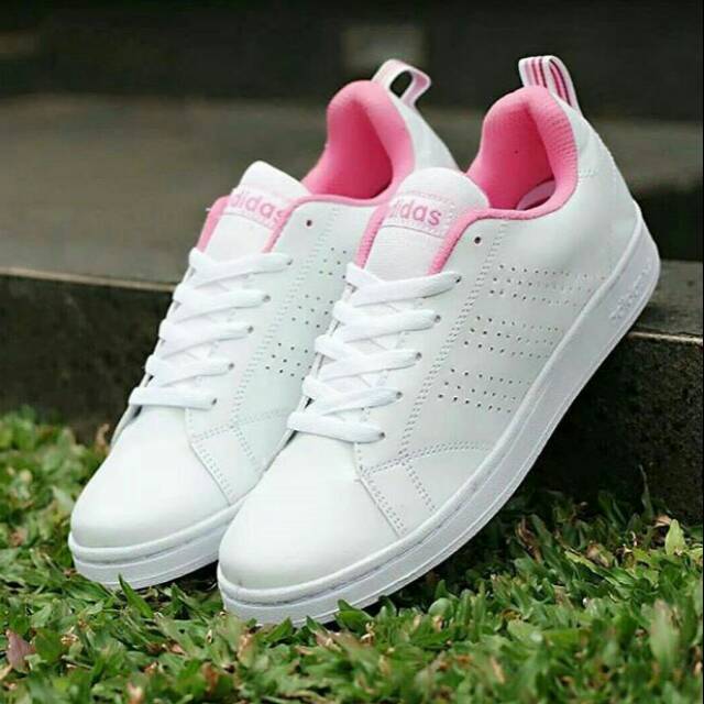 SEPATU ADIDAS ADVANTAGE